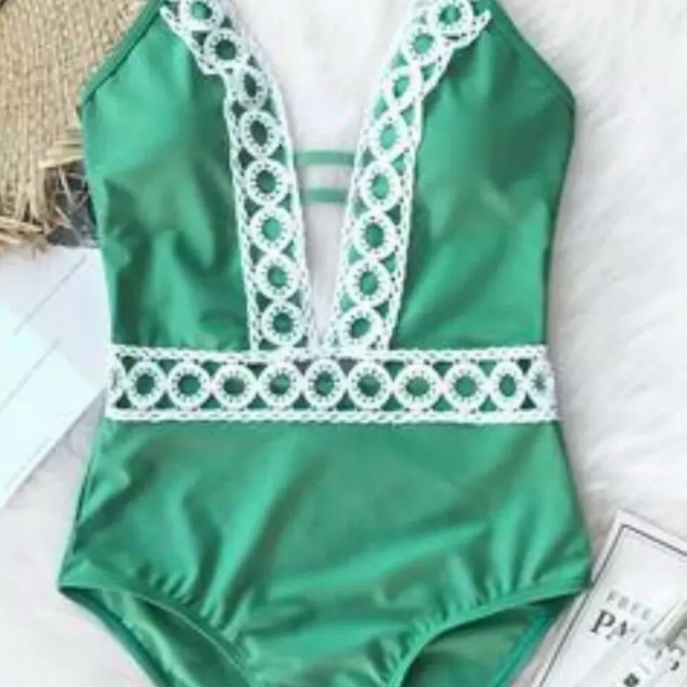 Cupshe Green Lace Halter One Piece Swim NWT Size M